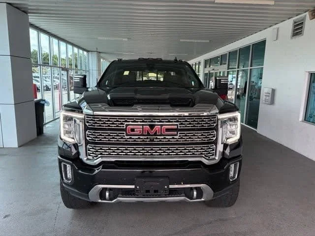 Used 2023 Onyx Black GMC Denali DRW image 9