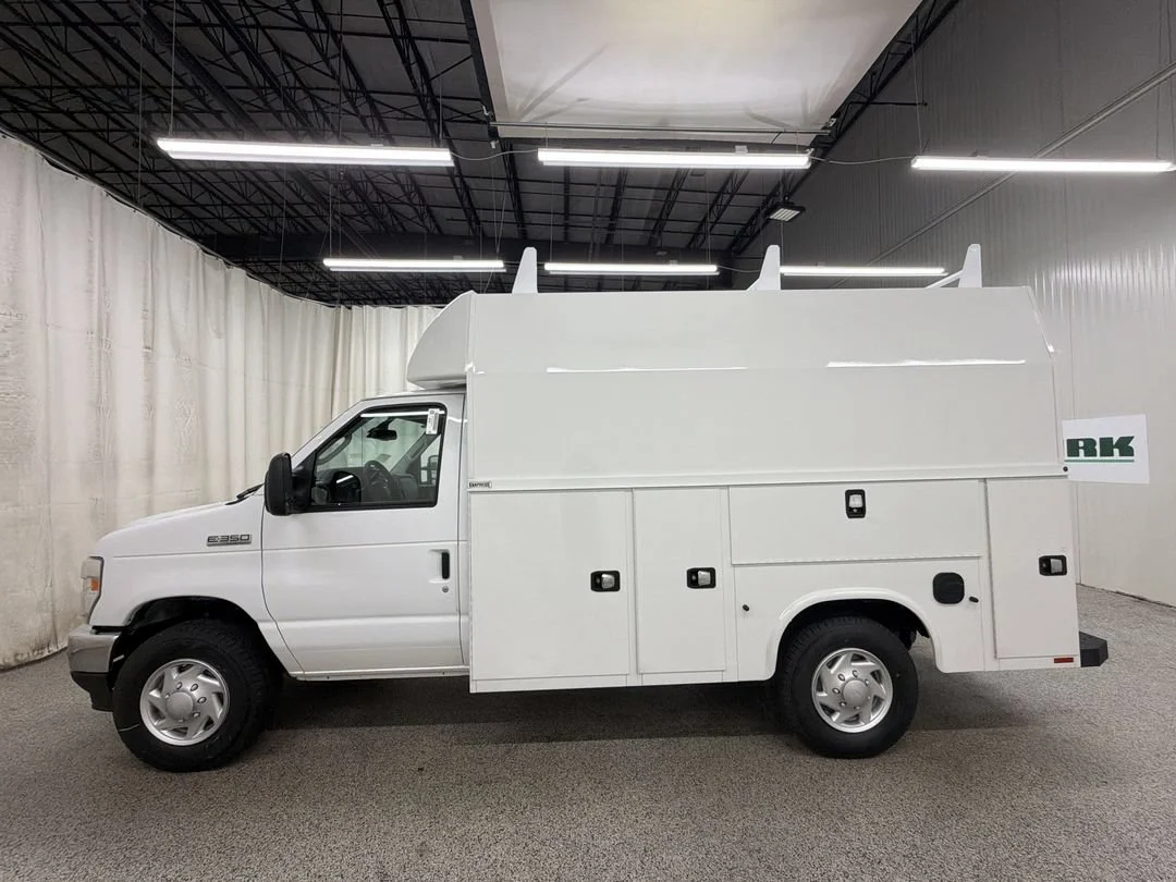 New 2027 Oxford White Ford E-350 SRW image 6