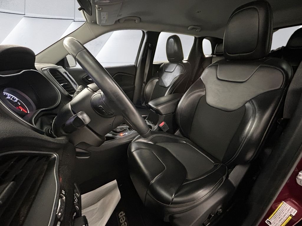 Used 2019 Red Jeep Latitude Plus image 8