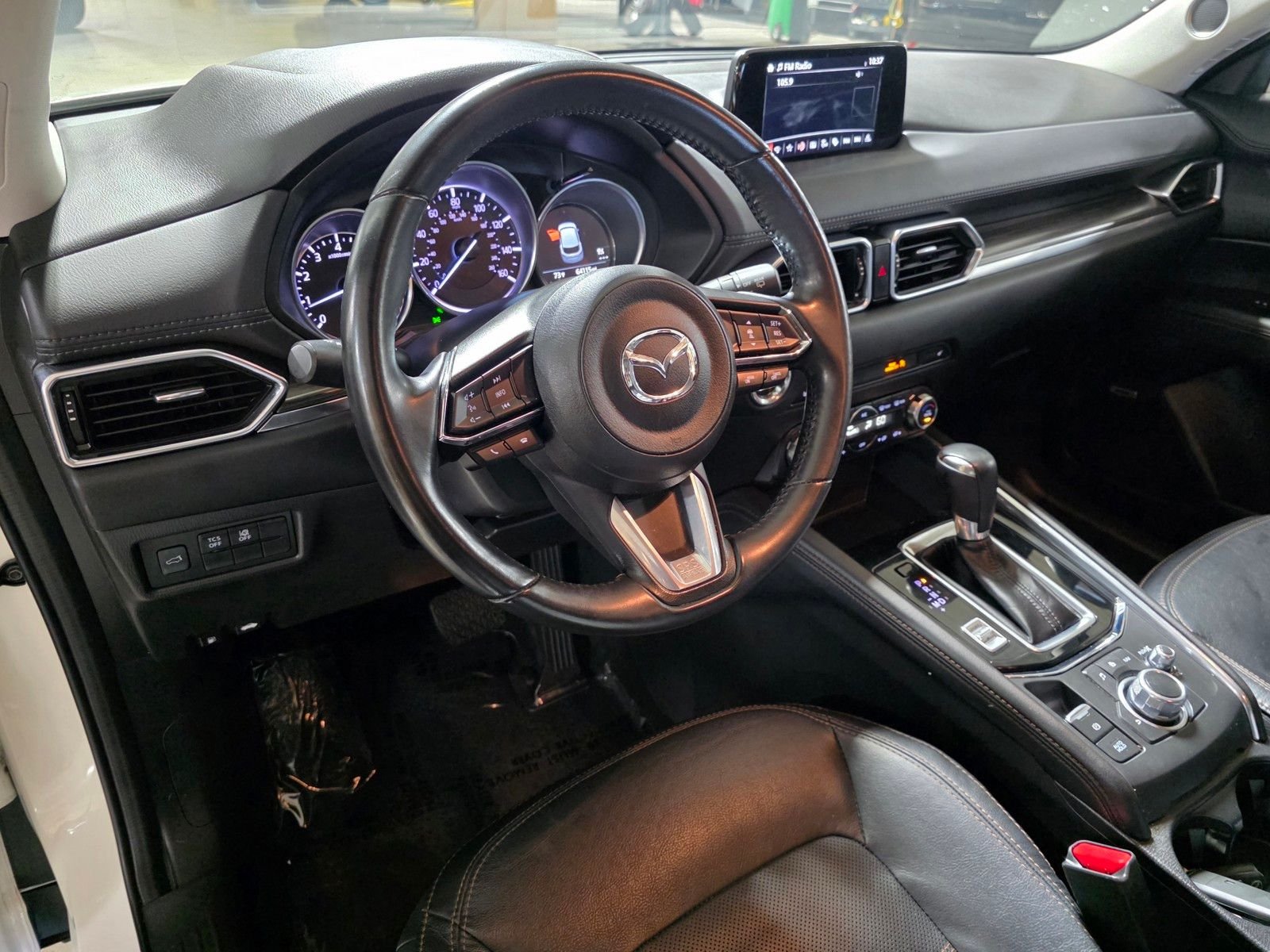 Used 2018 Snowflake White Pearl Mica Mazda Grand Touring image 25