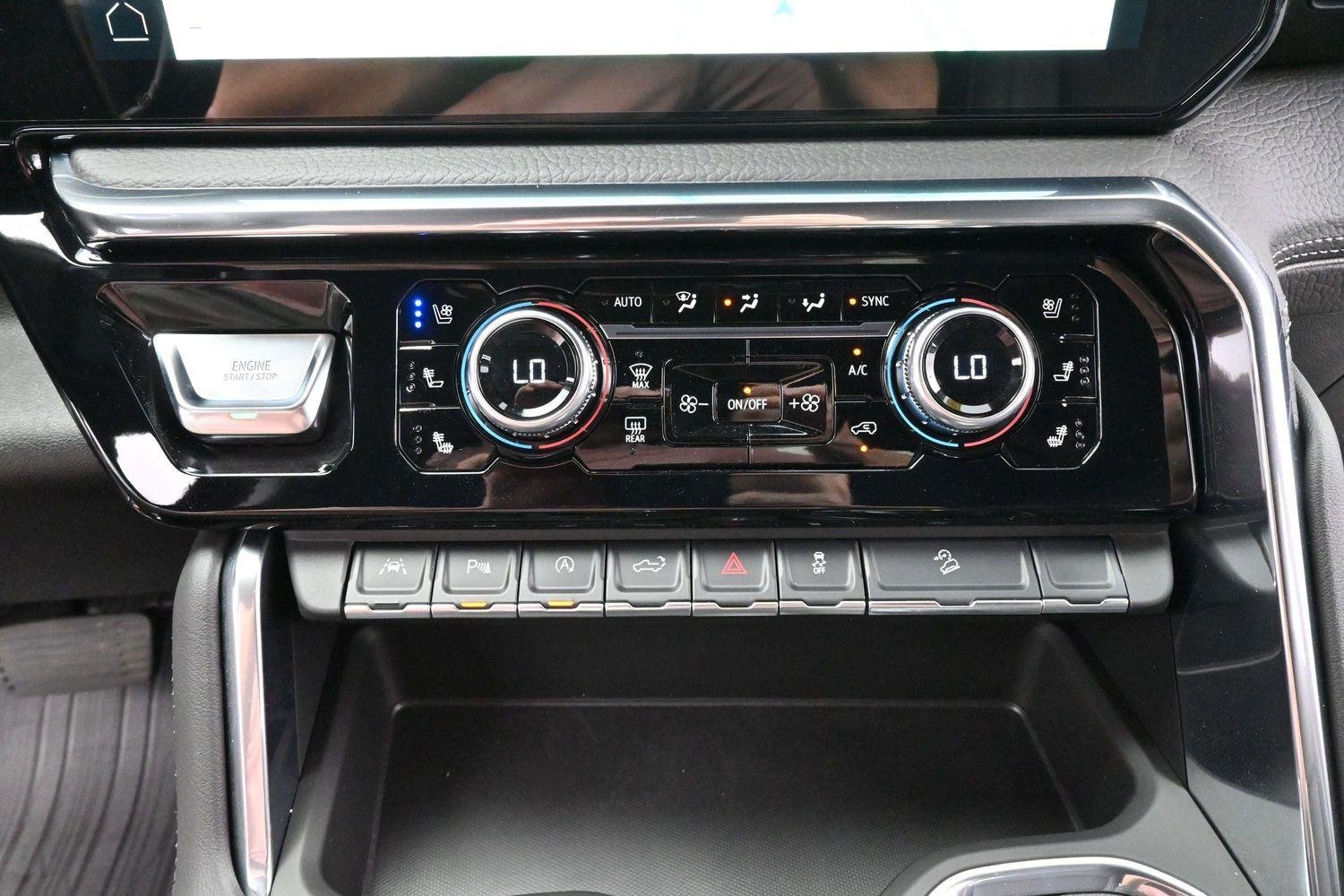 Used 2025 Onyx Black GMC Denali image 25
