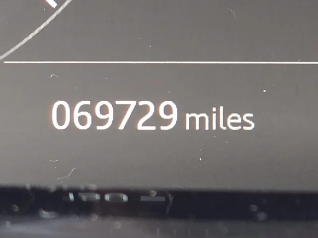 Used 2020  Land Rover R-Dynamic SE image 27