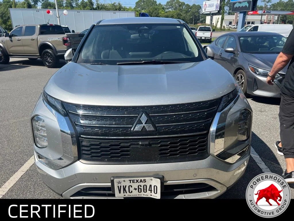 Used 2024  Mitsubishi  image 3
