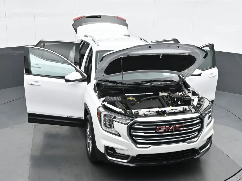 Used 2024 White GMC SLT image 35