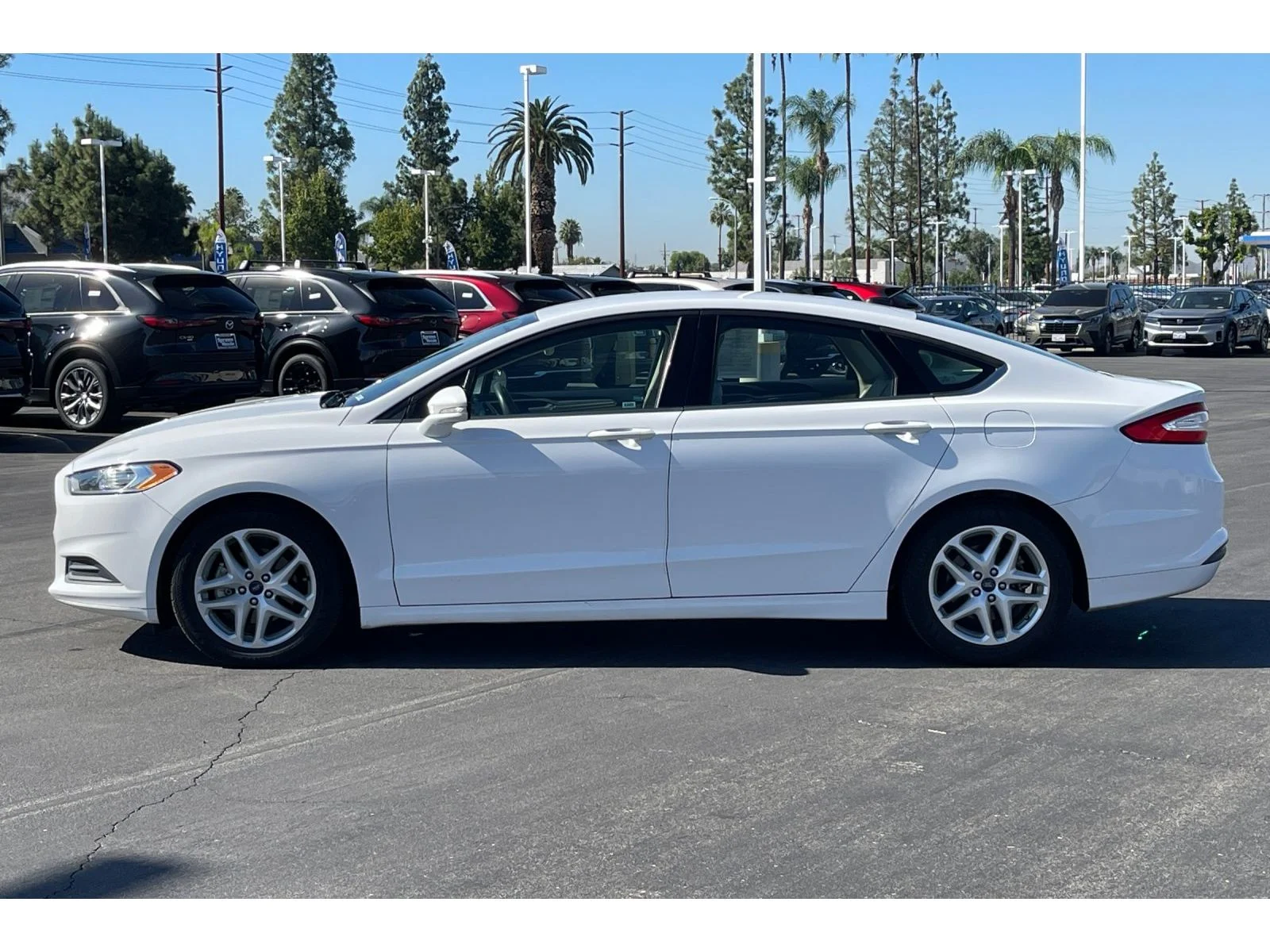 Used 2016 Oxford White Ford SE image 3