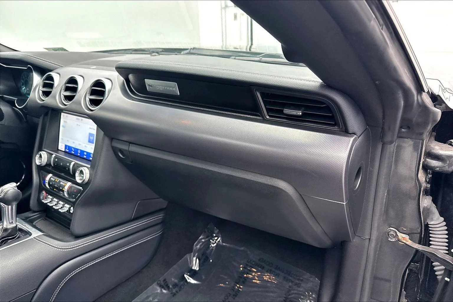 Used 2019 Magnetic Metallic Ford GT Premium image 25