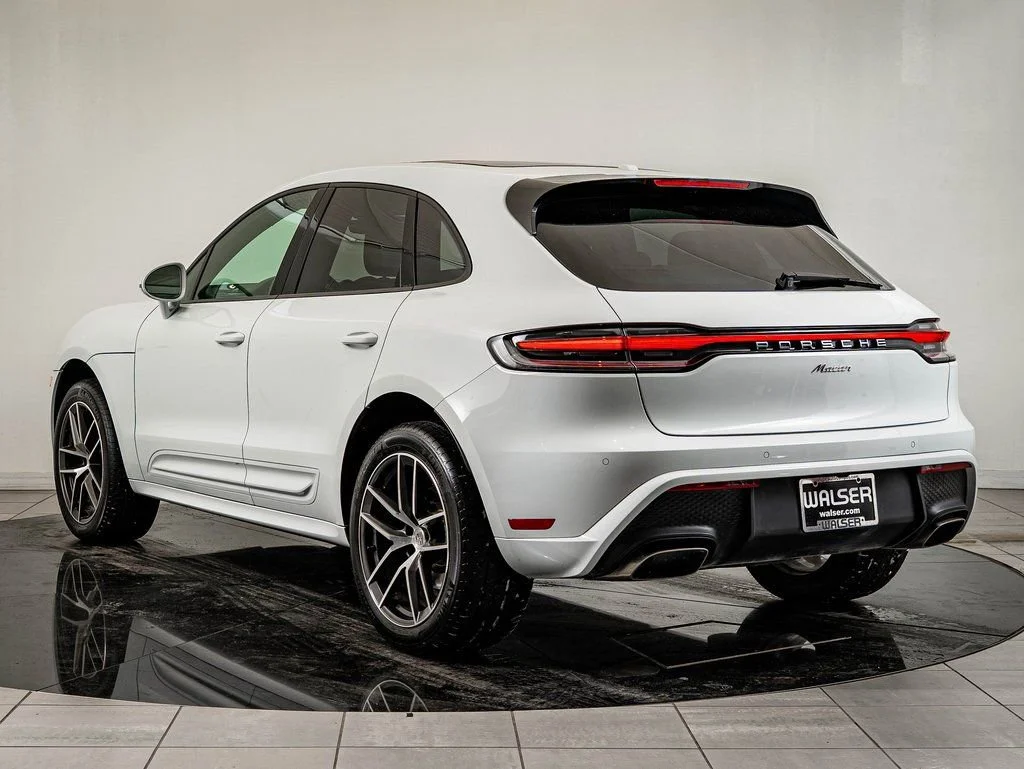 Used 2025 Carrara White Metallic Porsche  image 3