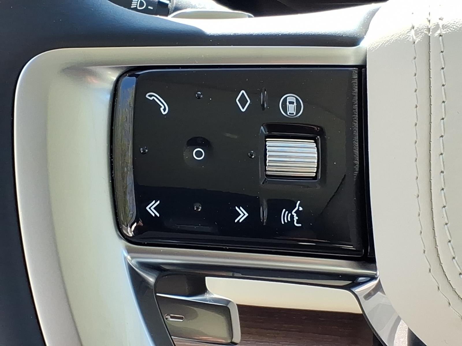 New 2026 Ostuni Pearl White Land Rover SE LWB image 16