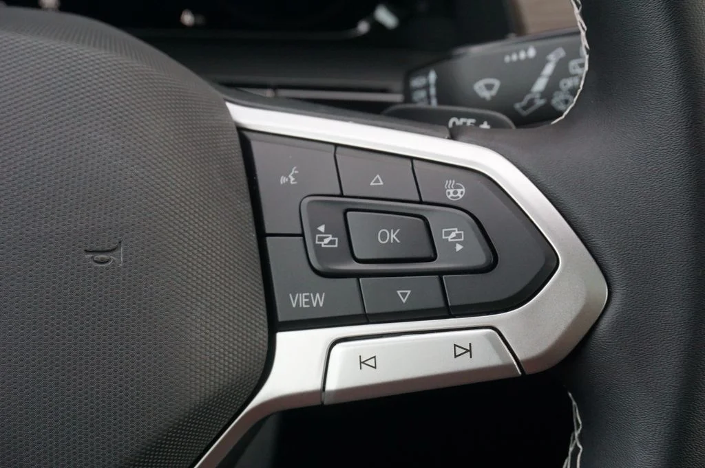 New 2026 Black Volkswagen 2.0T SEL image 25