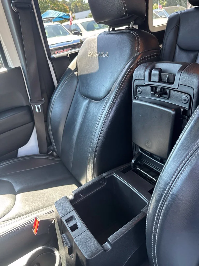 Used 2017 White Jeep Unlimited Sahara image 16
