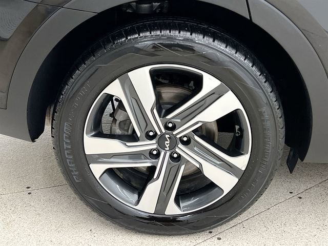 Used 2022 Black Kia SX Prestige image 43