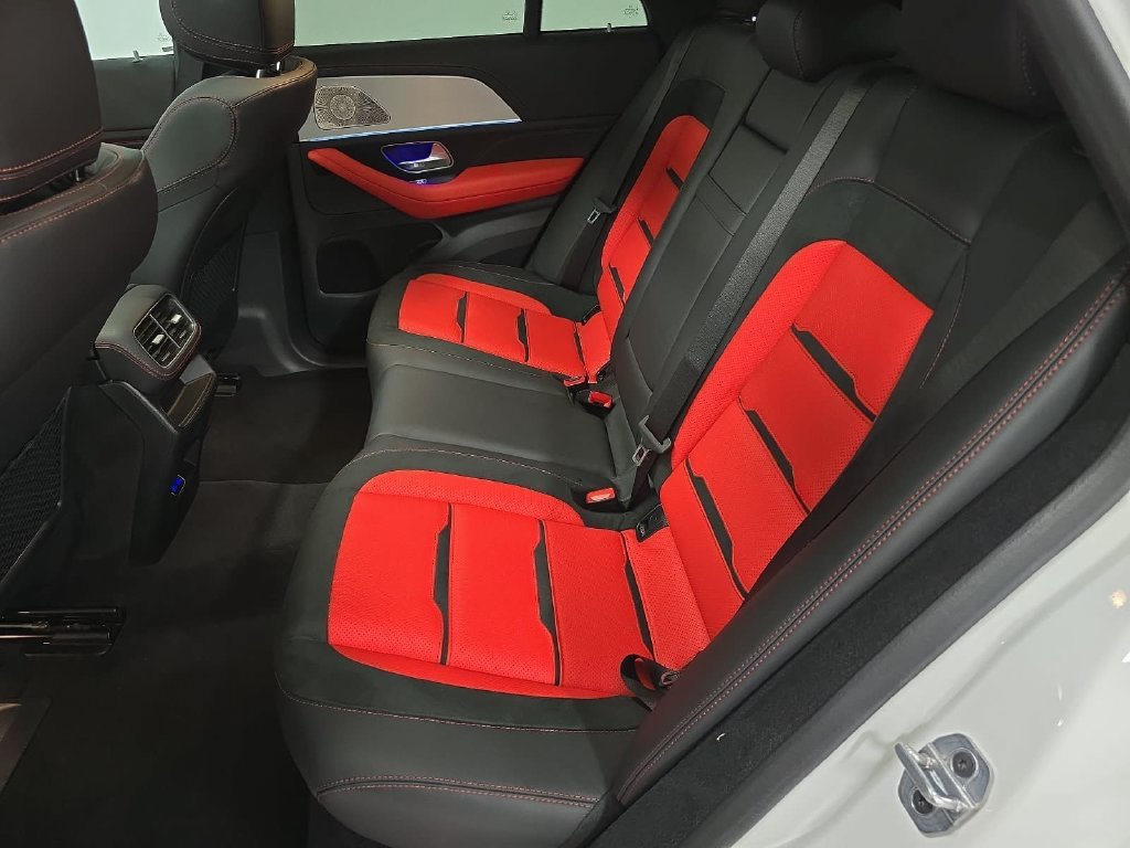 Used 2025 Polar White Mercedes-Benz GLE 53 AMG® image 26