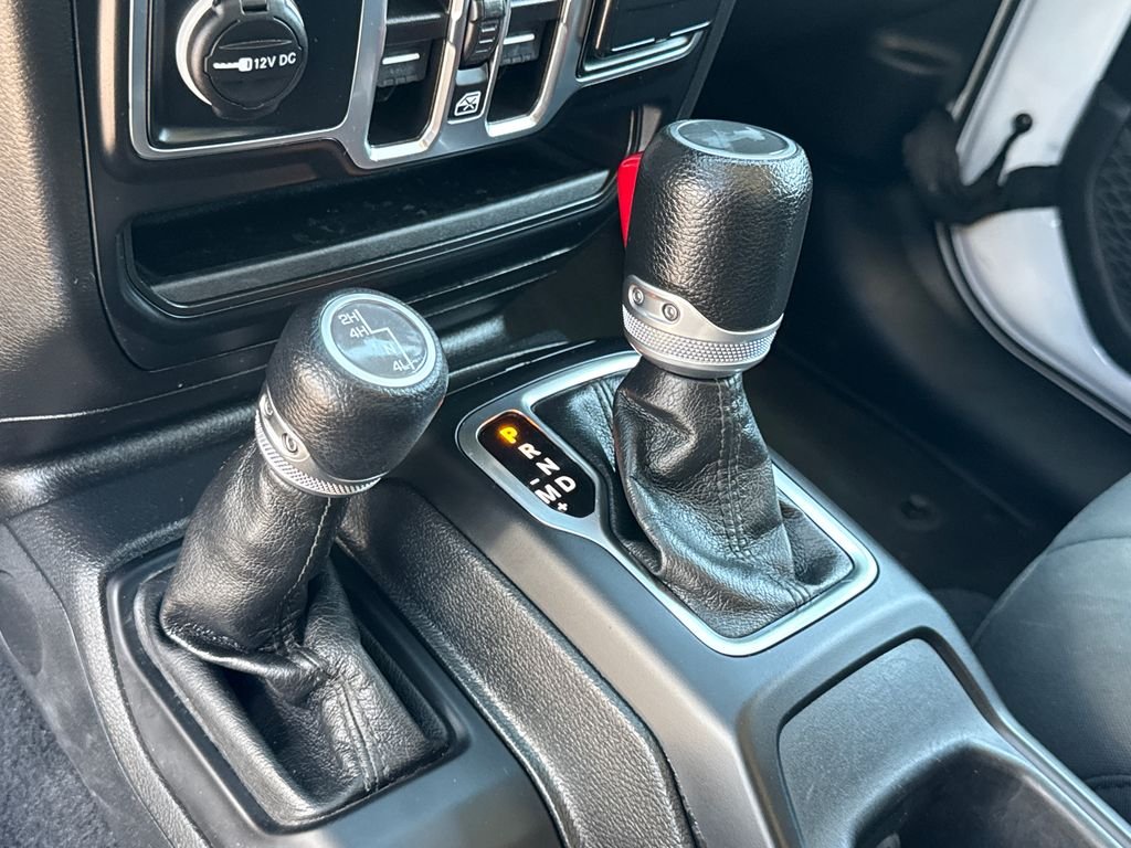 Used 2023 White Jeep Sport S image 27