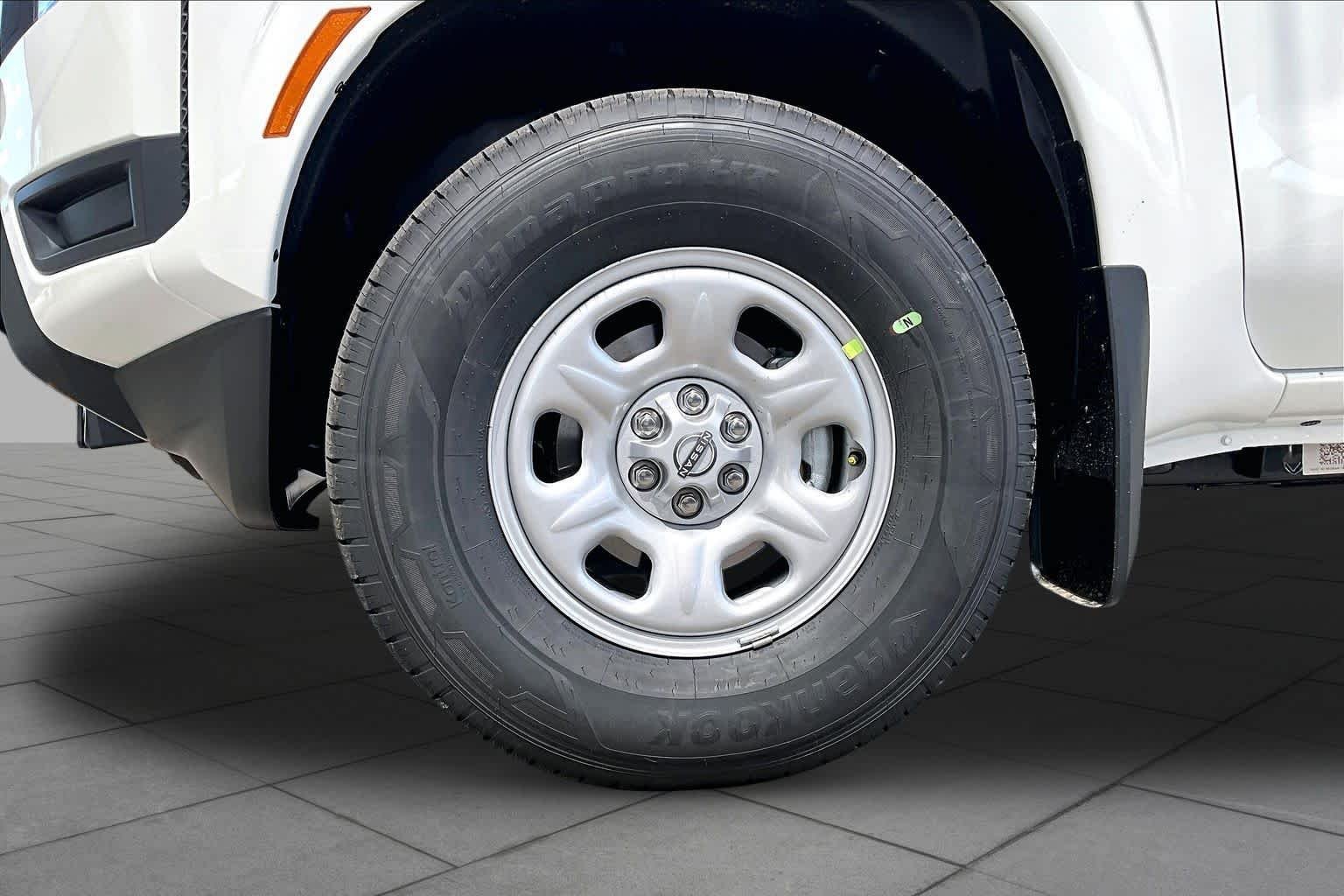 New 2026 Glacier White Nissan S image 9