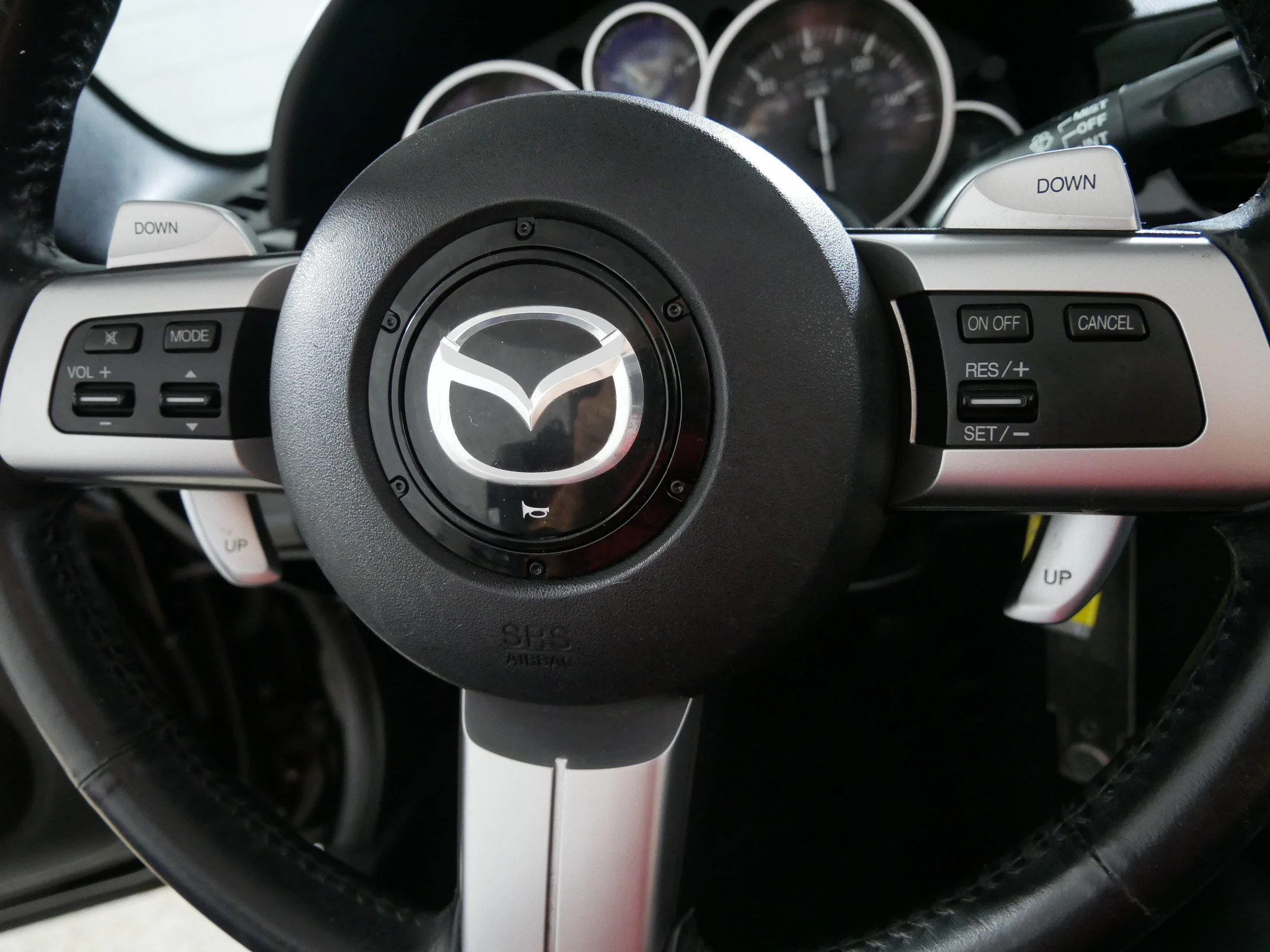 Used 2008 Brilliant Black Mazda Touring image 25