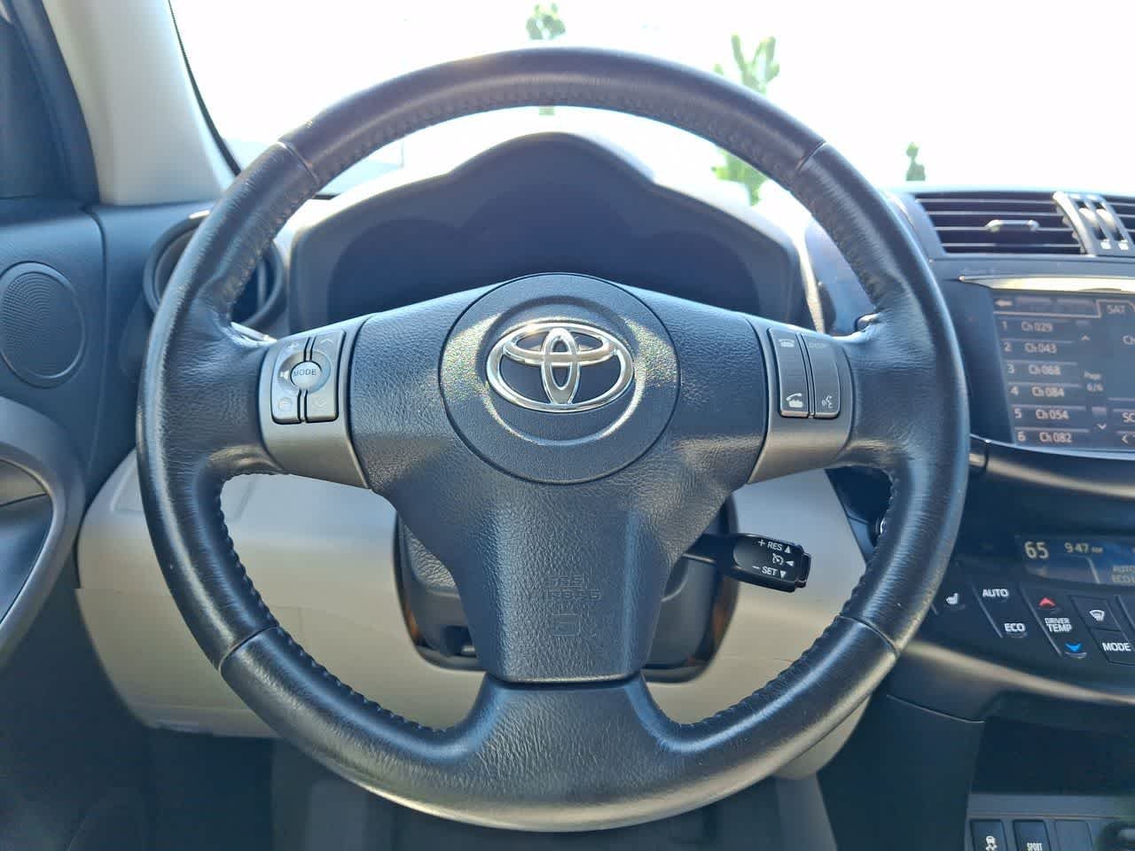Used 2012 Classic Silver Metallic Toyota  image 22