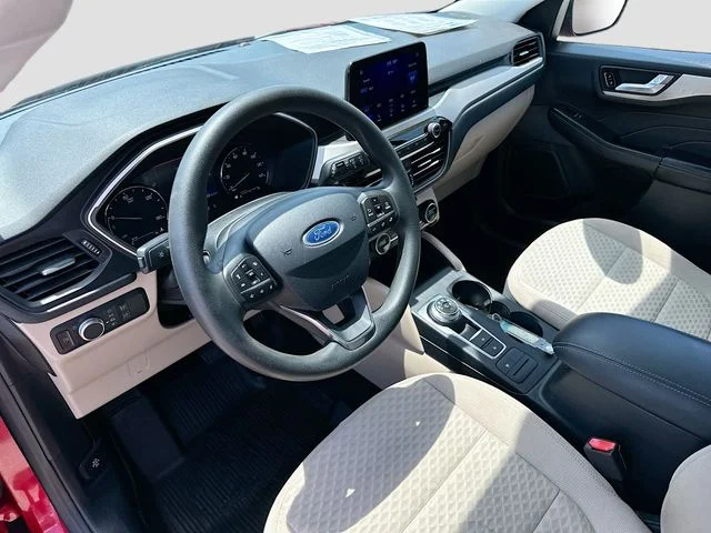 Used 2021 Red Ford SE image 9