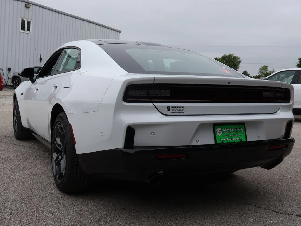 New 2026 White Knuckle Exterior Paint Dodge R/T image 3