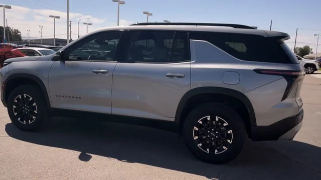Used 2025 Gray Chevrolet Z71 image 7