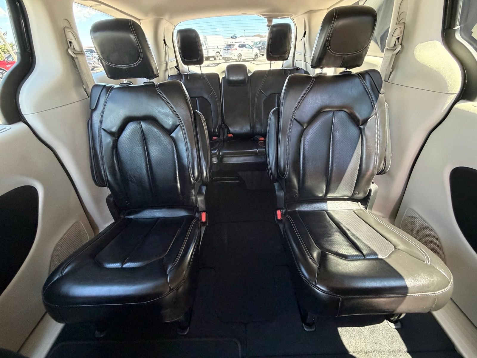 Used 2023 Brilliant Black Crystal Pearlcoat Chrysler Touring L image 24
