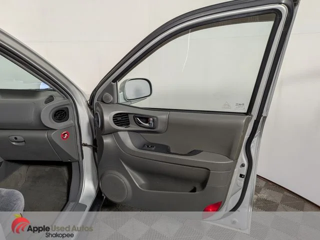Used 2004 Silver Hyundai GLS image 30