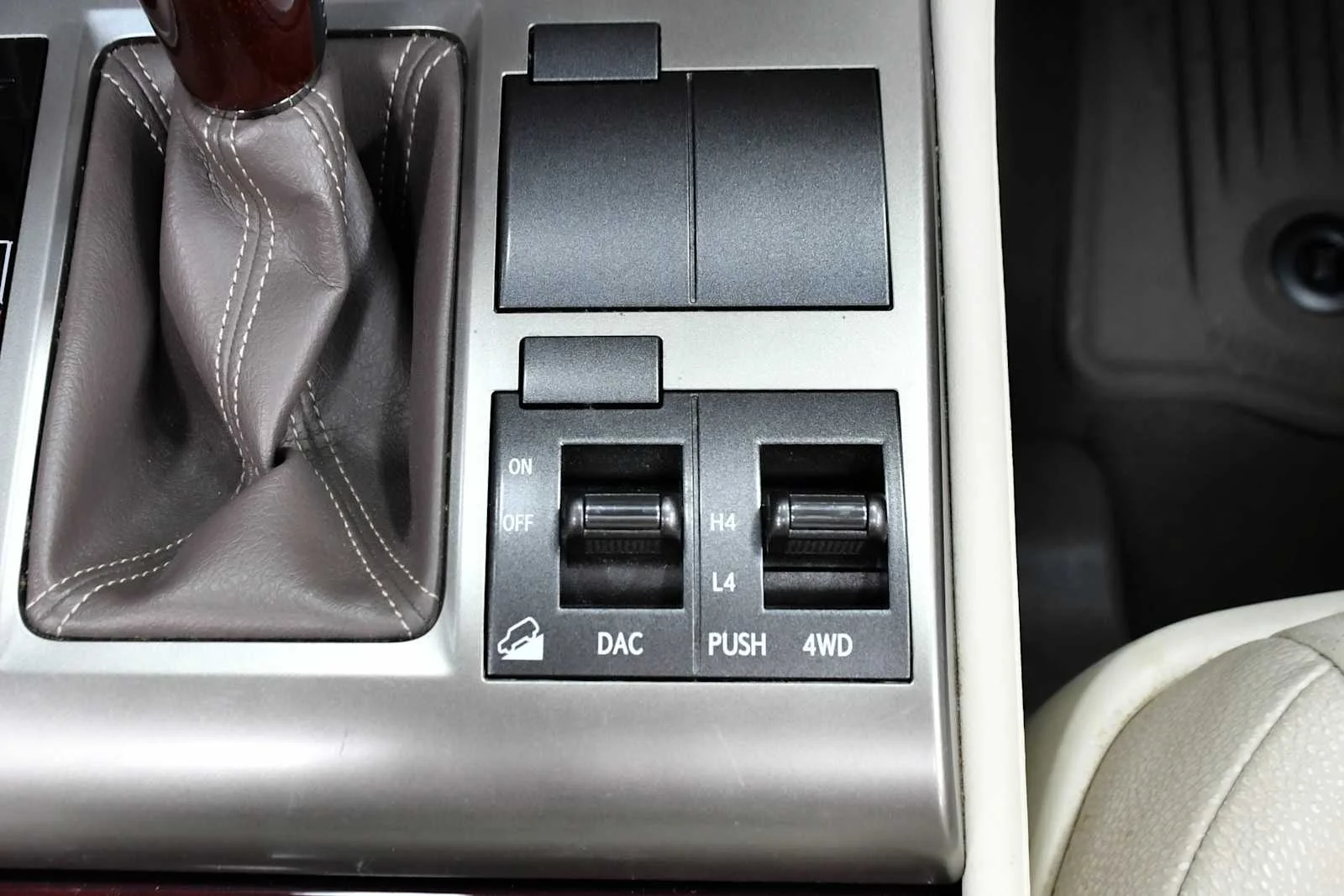 Used 2014 Tungsten Pearl Lexus  image 22