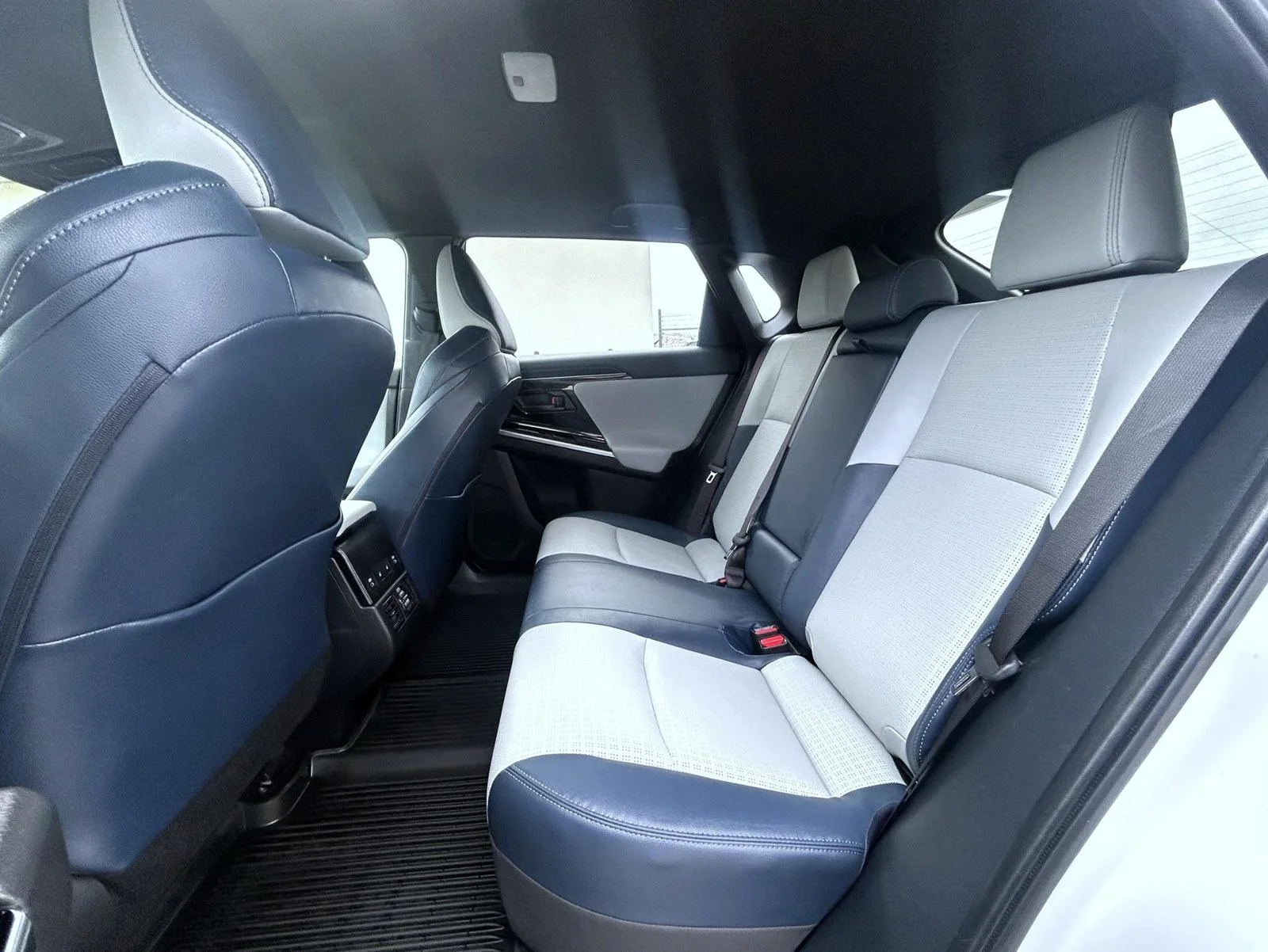 Used 2023 White Subaru Limited image 20