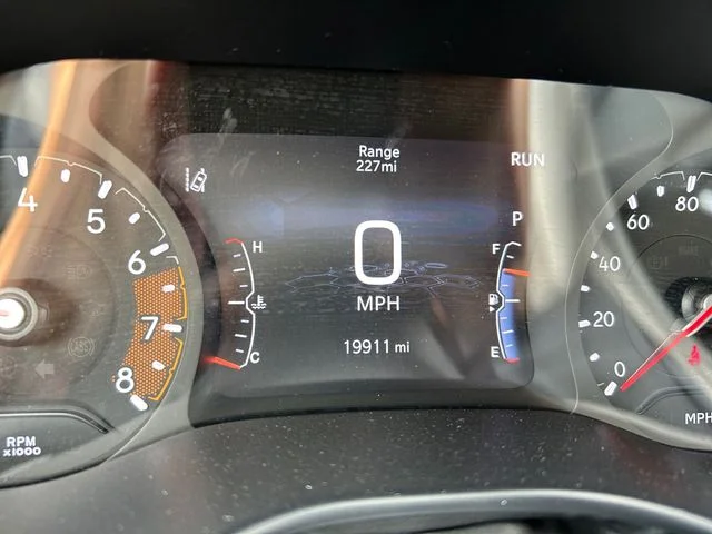 Used 2025 White Jeep Limited image 10