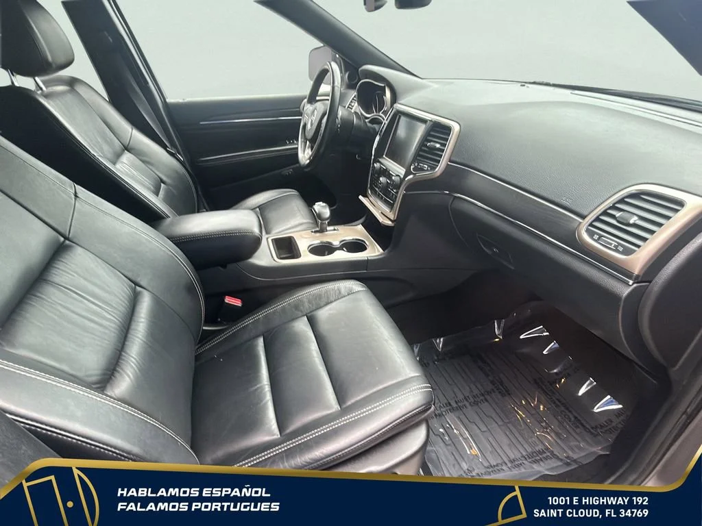 Used 2015  Jeep Limited image 27