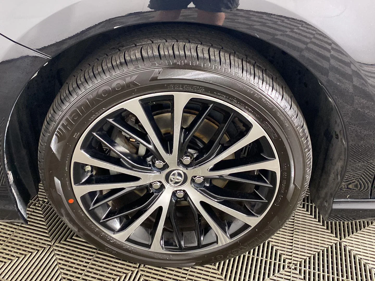 Used 2018 Midnight Black Metallic Toyota SE image 10