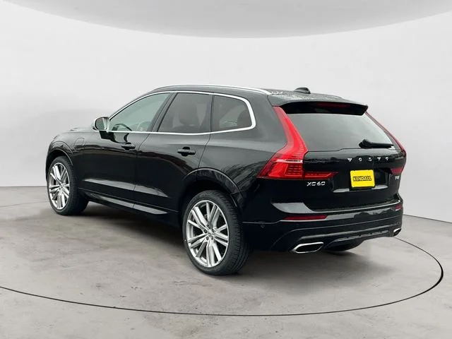 Used 2018 Black Volvo T8 R-Design image 3
