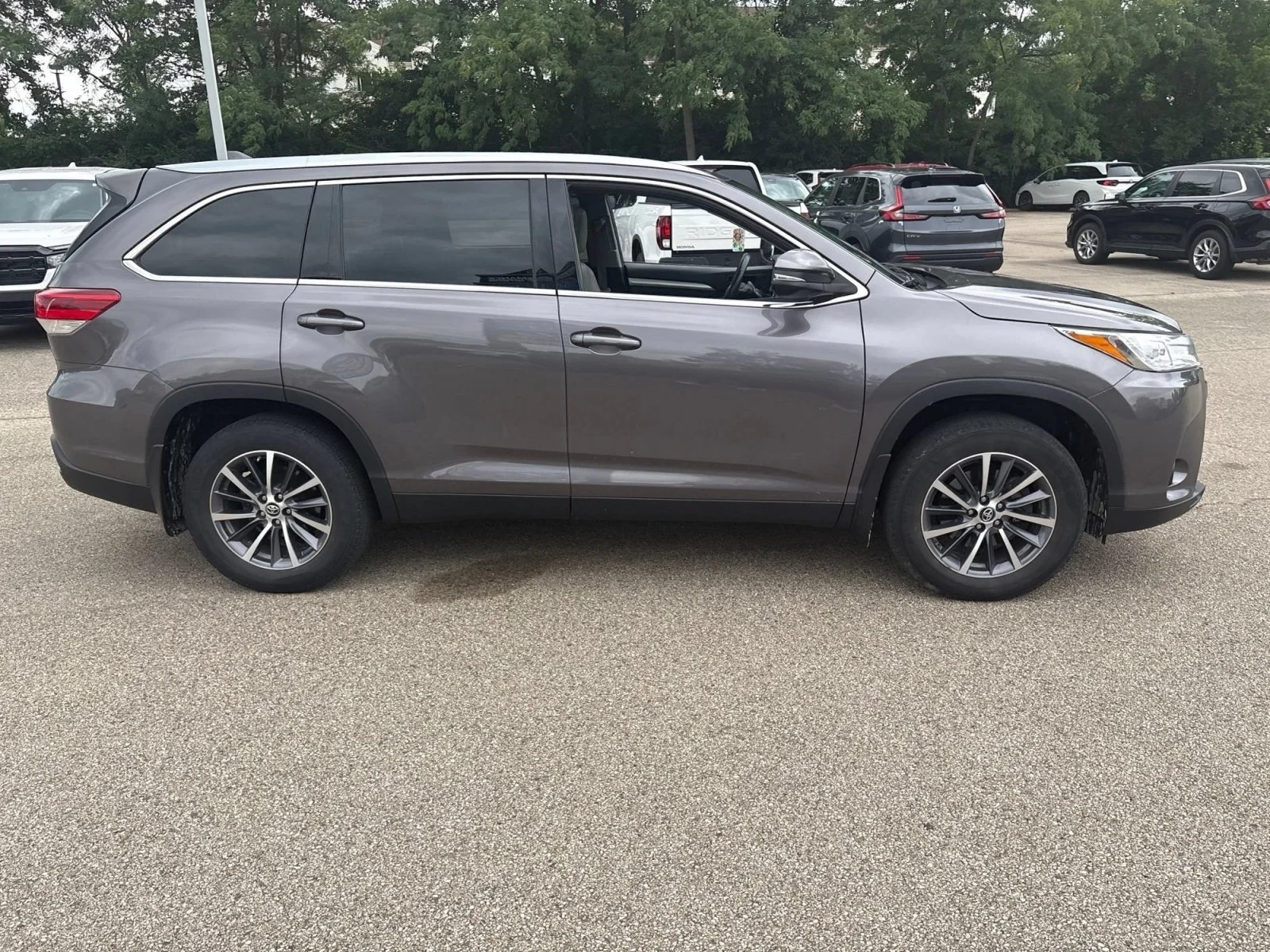 Used 2019 Predawn Gray Mica Toyota XLE image 20