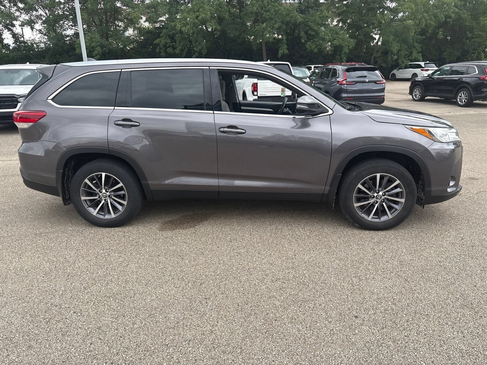 Used 2019 Predawn Gray Mica Toyota XLE image 20