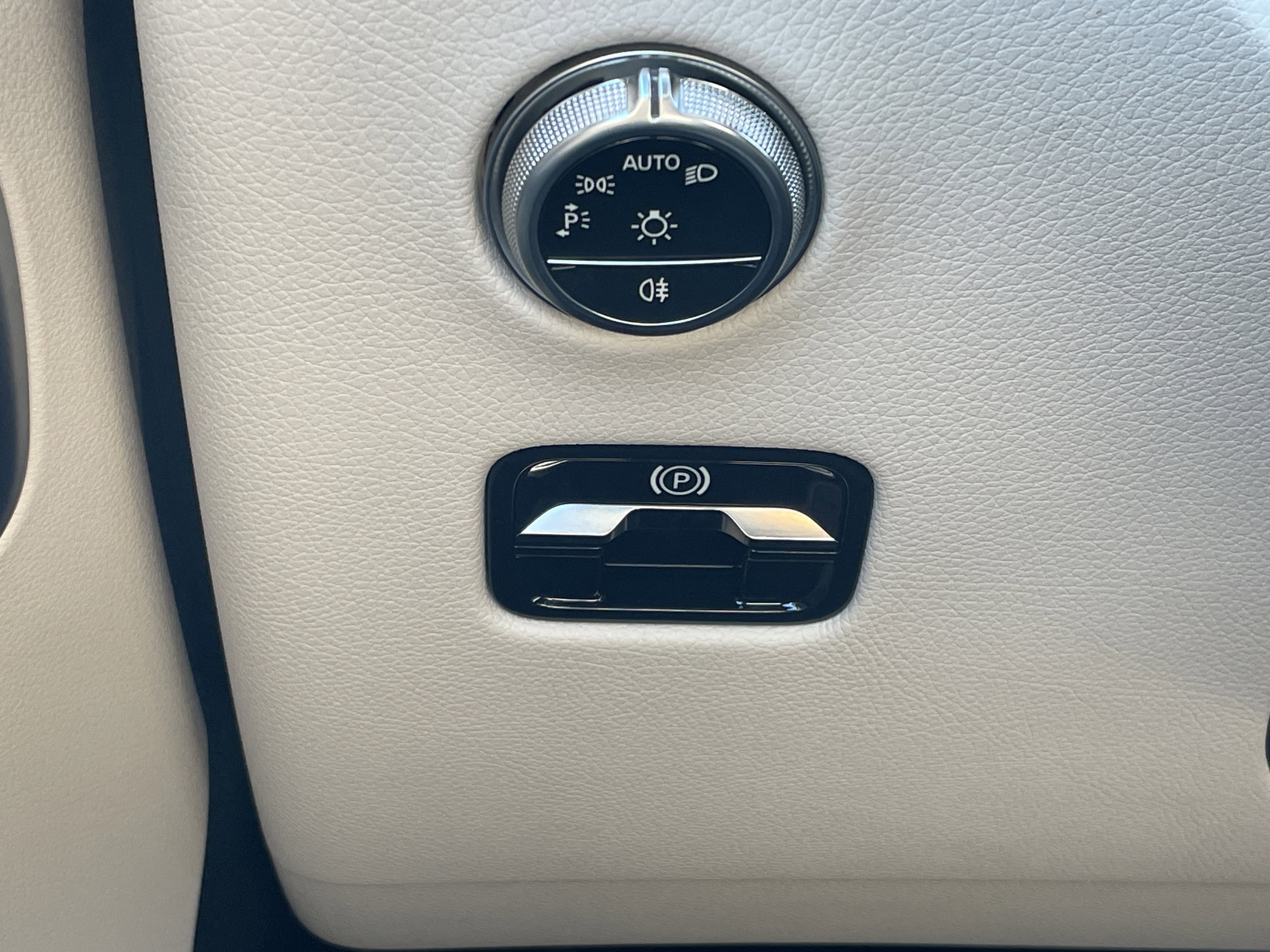 New 2026 Obsidian Black Metallic Mercedes-Benz GLC 300 4MATIC® SUV image 23