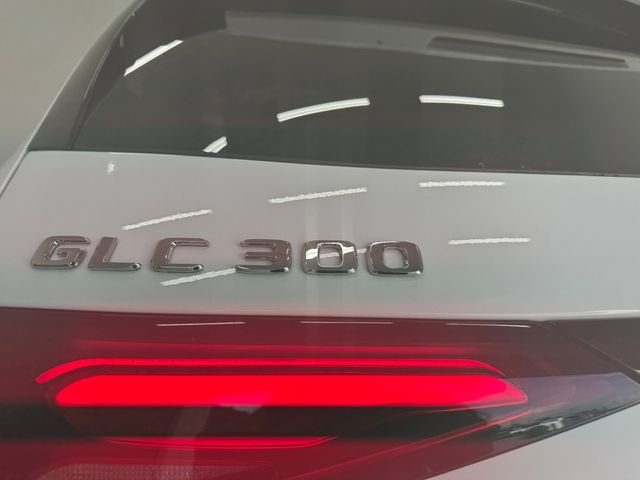 New 2026 Polar White Mercedes-Benz GLC 300 image 43