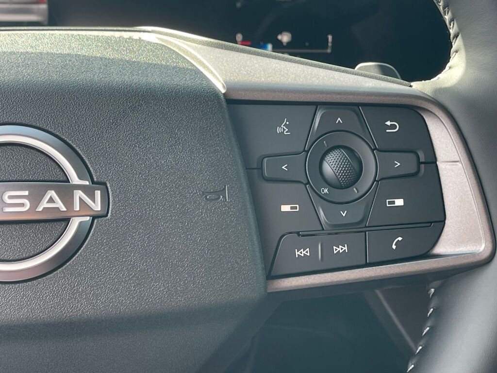 New 2027 Everest White Pearl Tricoat/Super Black Nissan Platinum image 17