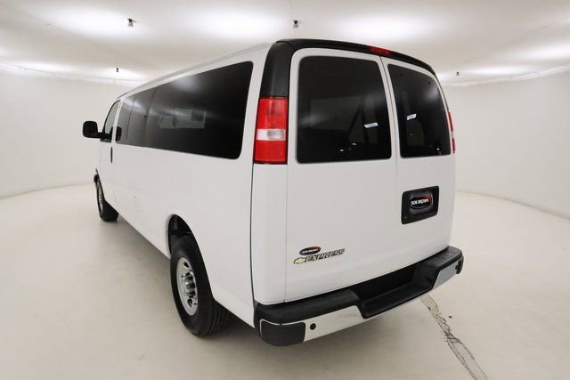 2024 Chevrolet Express Passenger LT - Photo 21