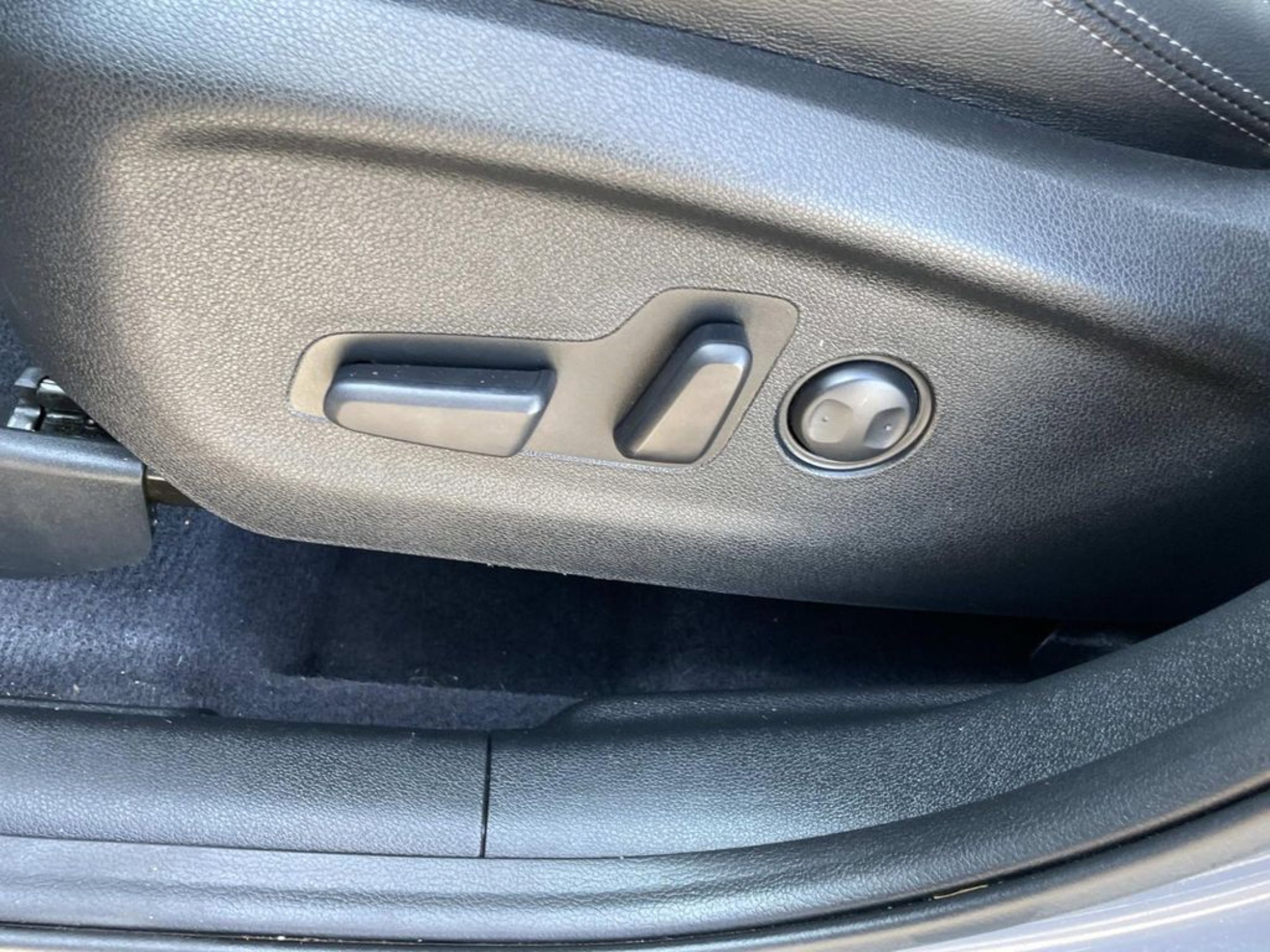 Used 2020 Silver Kia EX image 21