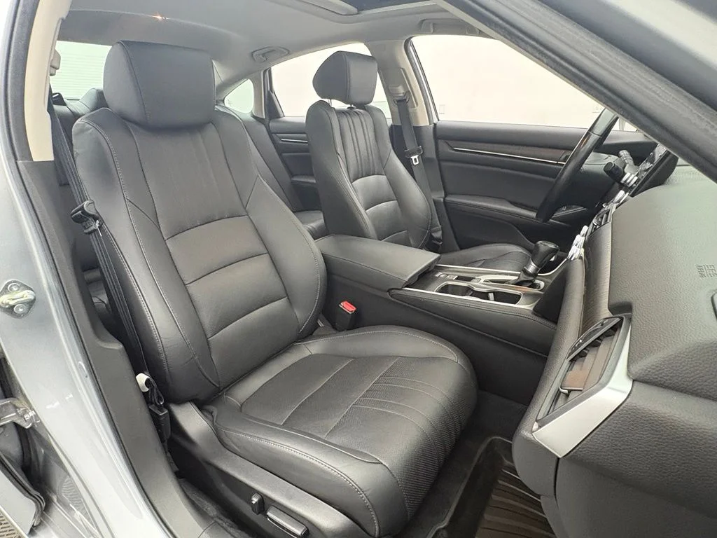 Used 2020 Silver Honda EX-L image 32