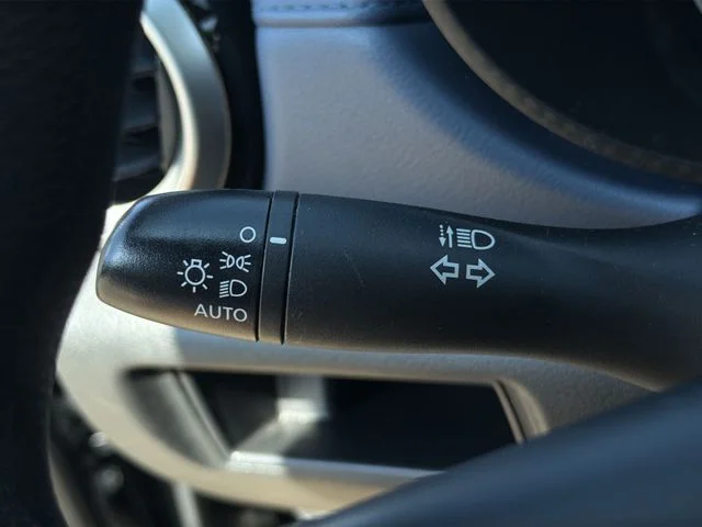 Used 2025 Black Nissan 1.6 SV image 29