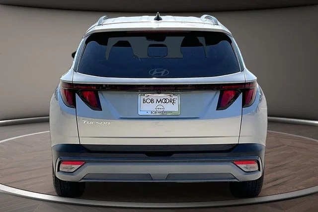 Used 2025 Silver Hyundai SEL image 4