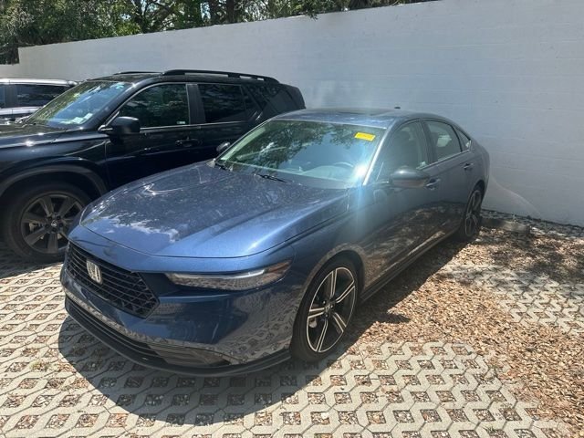 Certified Used 2026 Canyon River Blue Metallic Honda SE image 3