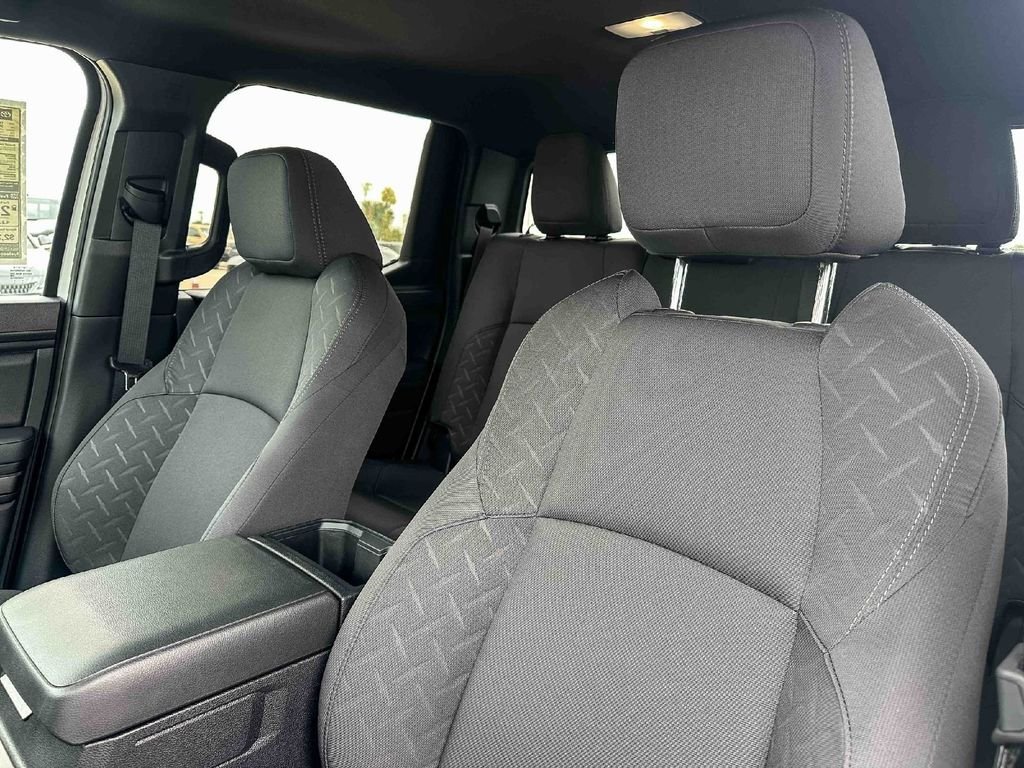 2025 Toyota Tacoma SR5 - Photo 10