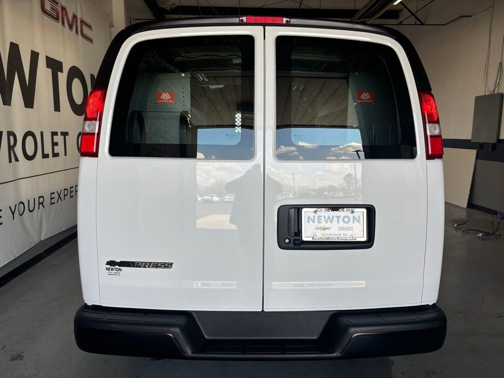 2025 Chevrolet Express Cargo Work Van - Photo 11