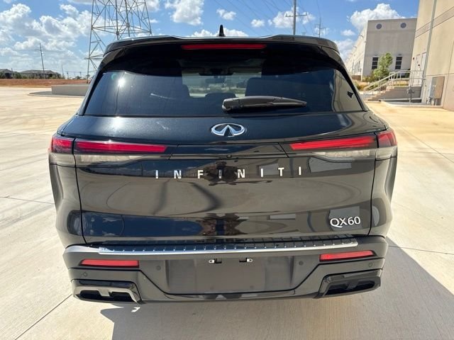 Used 2023 Black INFINITI LUXE image 6