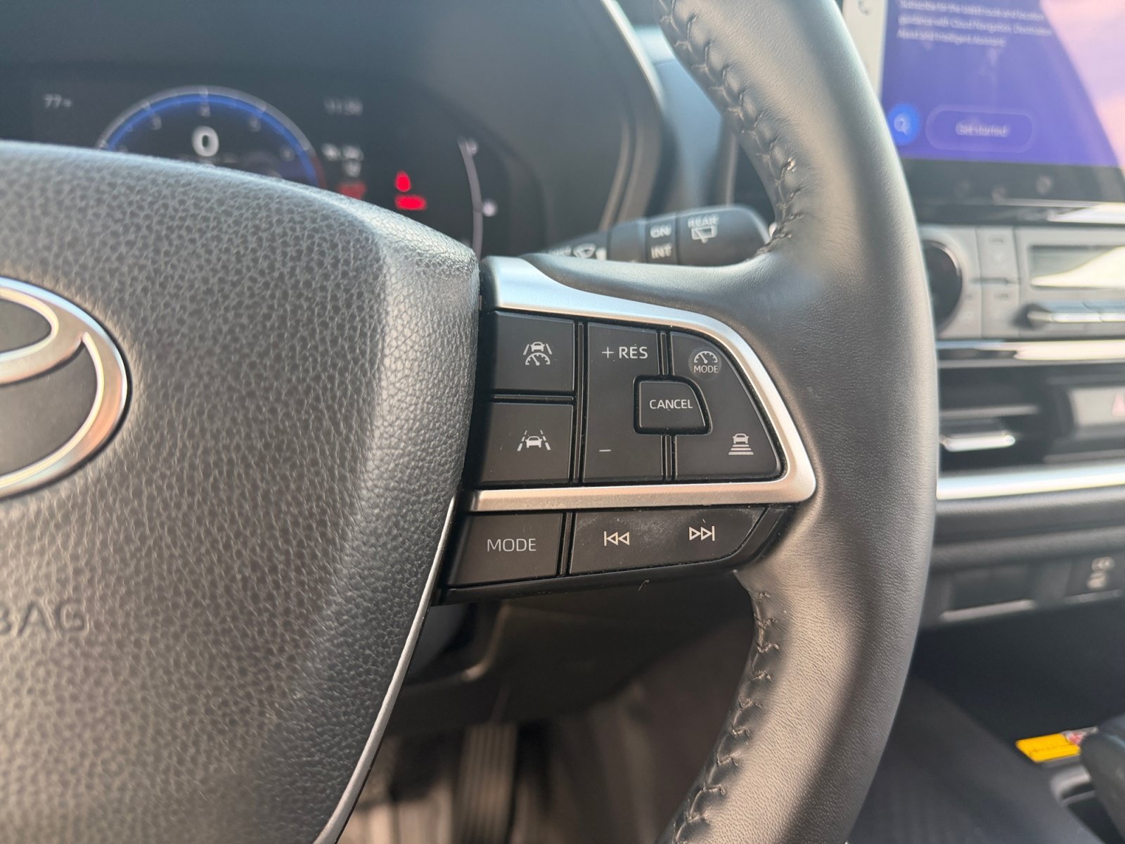 Used 2024 Cream Toyota XLE image 12
