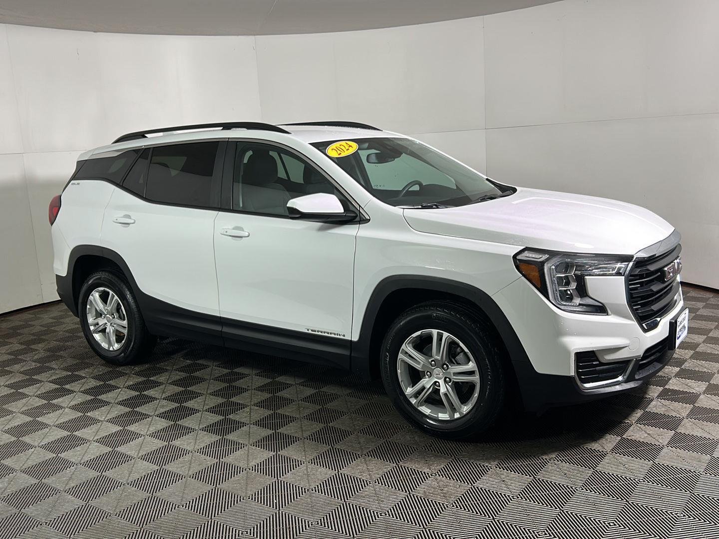 Used 2024 Summit White GMC SLE image 5