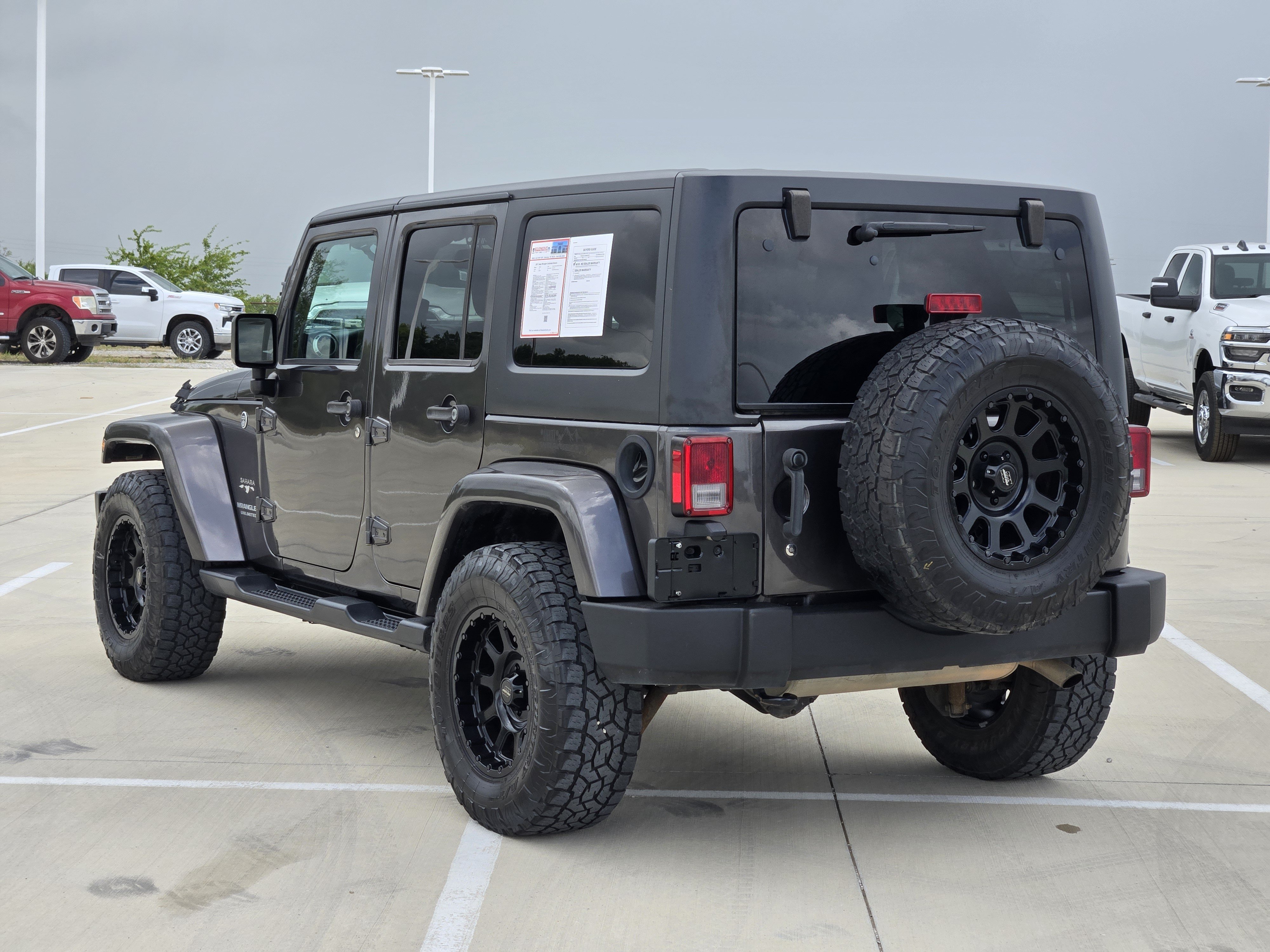 Used 2017 Granite Crystal Metallic Clearcoat Jeep Sahara image 6