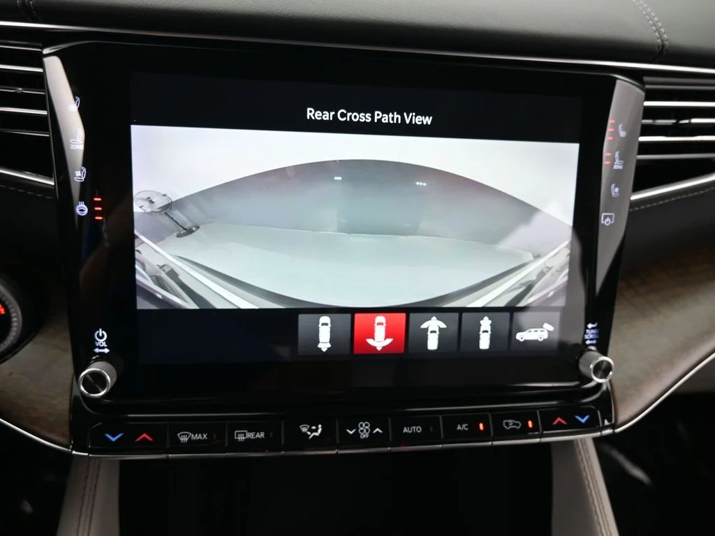 Used 2024 Diamond Black Crystal Pearlcoat Jeep Base image 23