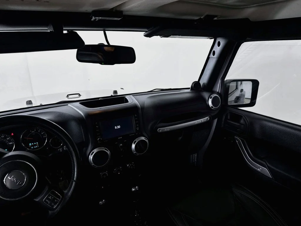 Used 2013 Billet Metallic Clearcoat Jeep Unlimited Sahara image 28